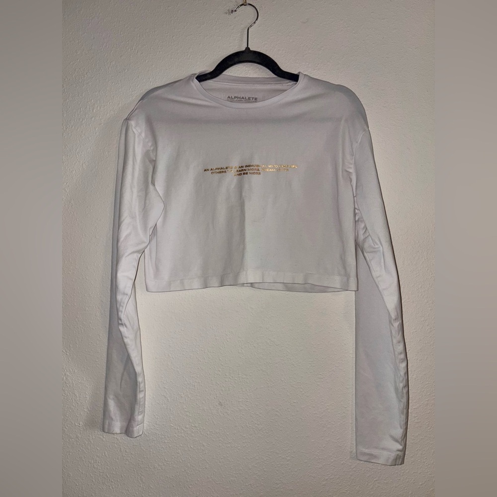 Alphalete Lifestyle White Long Sleeve Crop Top with Gold Accent Size Small